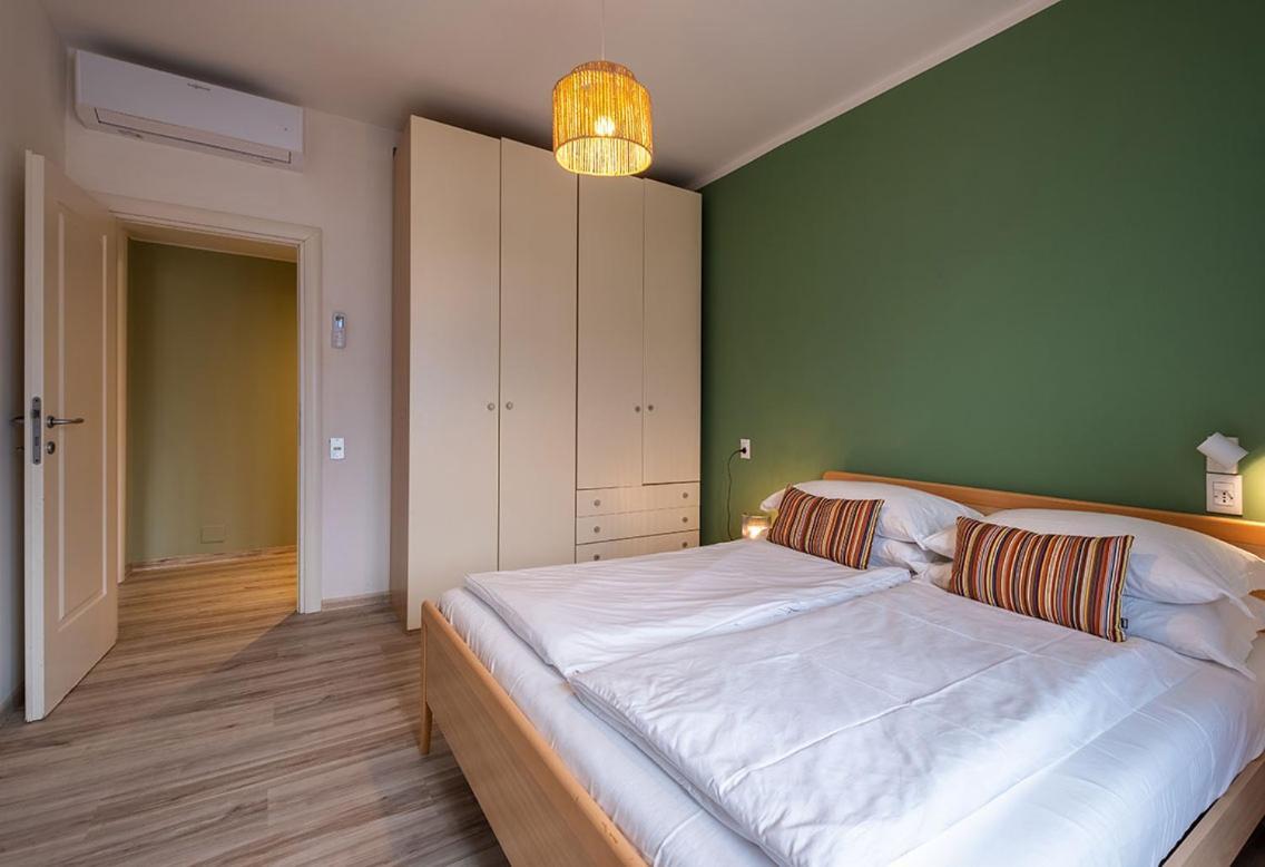 Lake View With Aircon - 5 Minutes From The Beach! Brenzone sul Garda Exterior foto